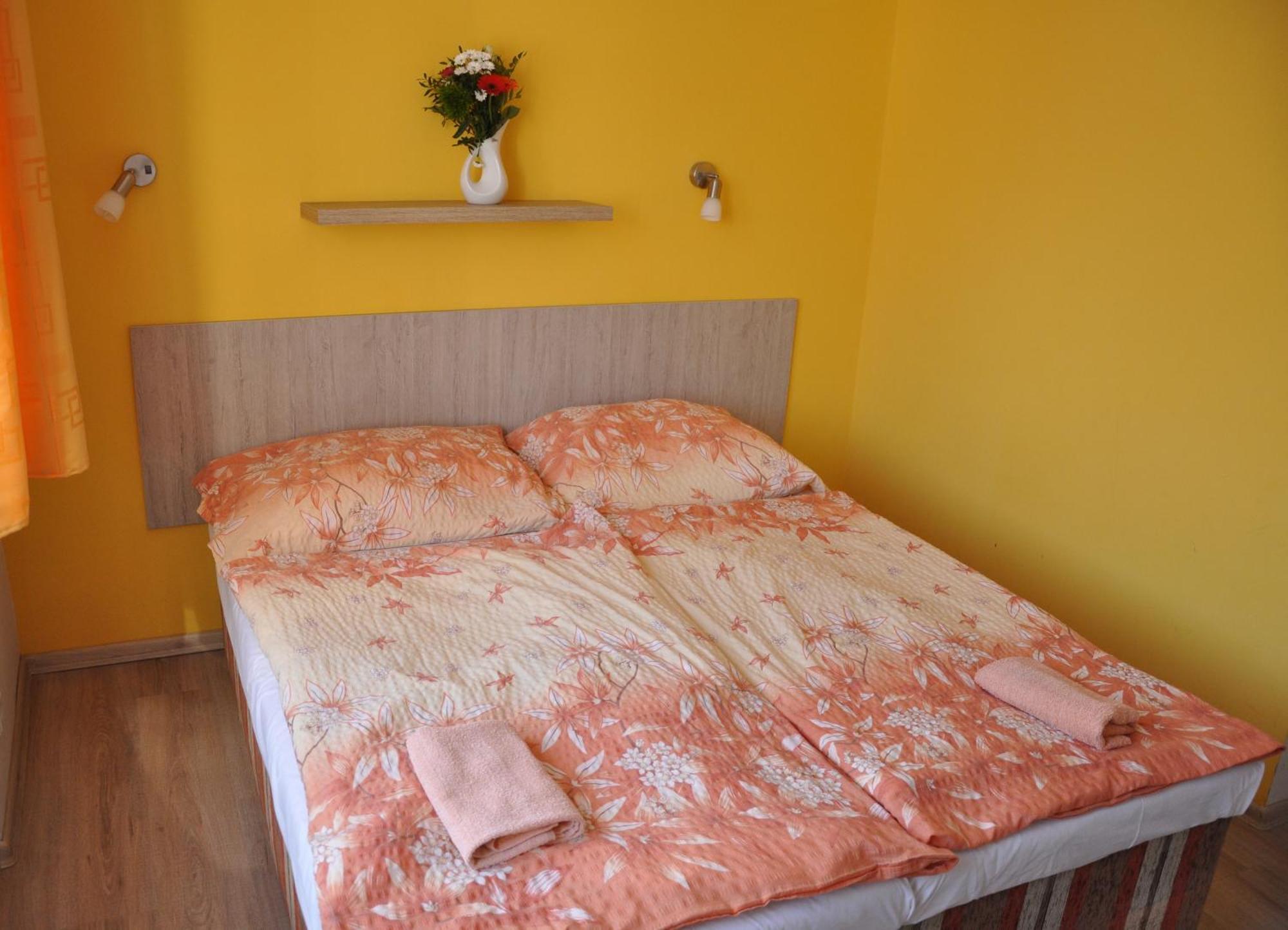 Hotel Decin Exterior photo